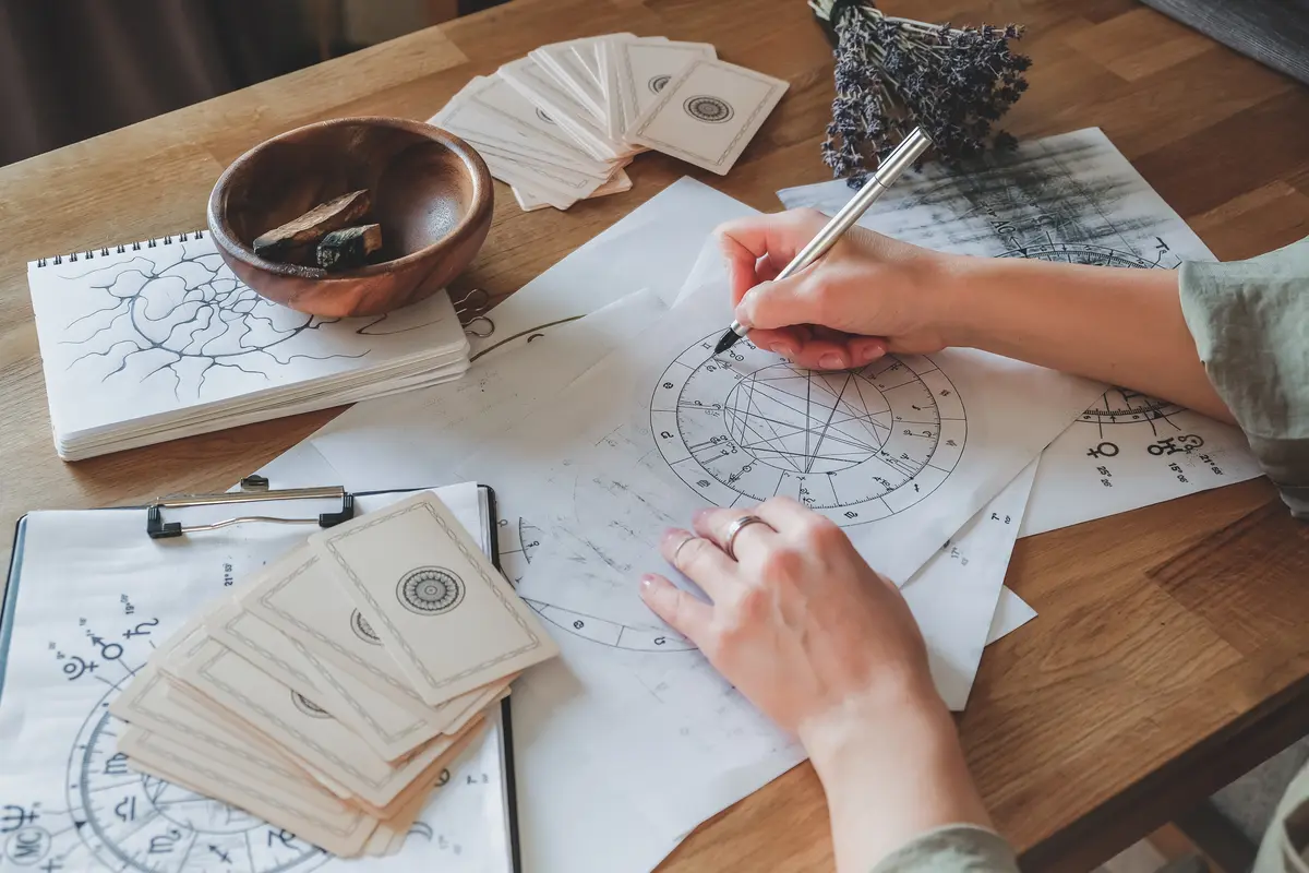 ホロスコープを書き込む手元